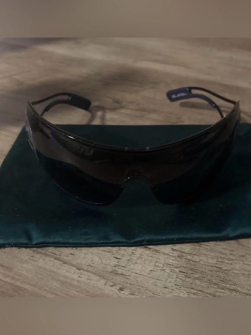 💯 🕶️ Authentic Gucci Black GG Shield Sunglasses 😎 rare